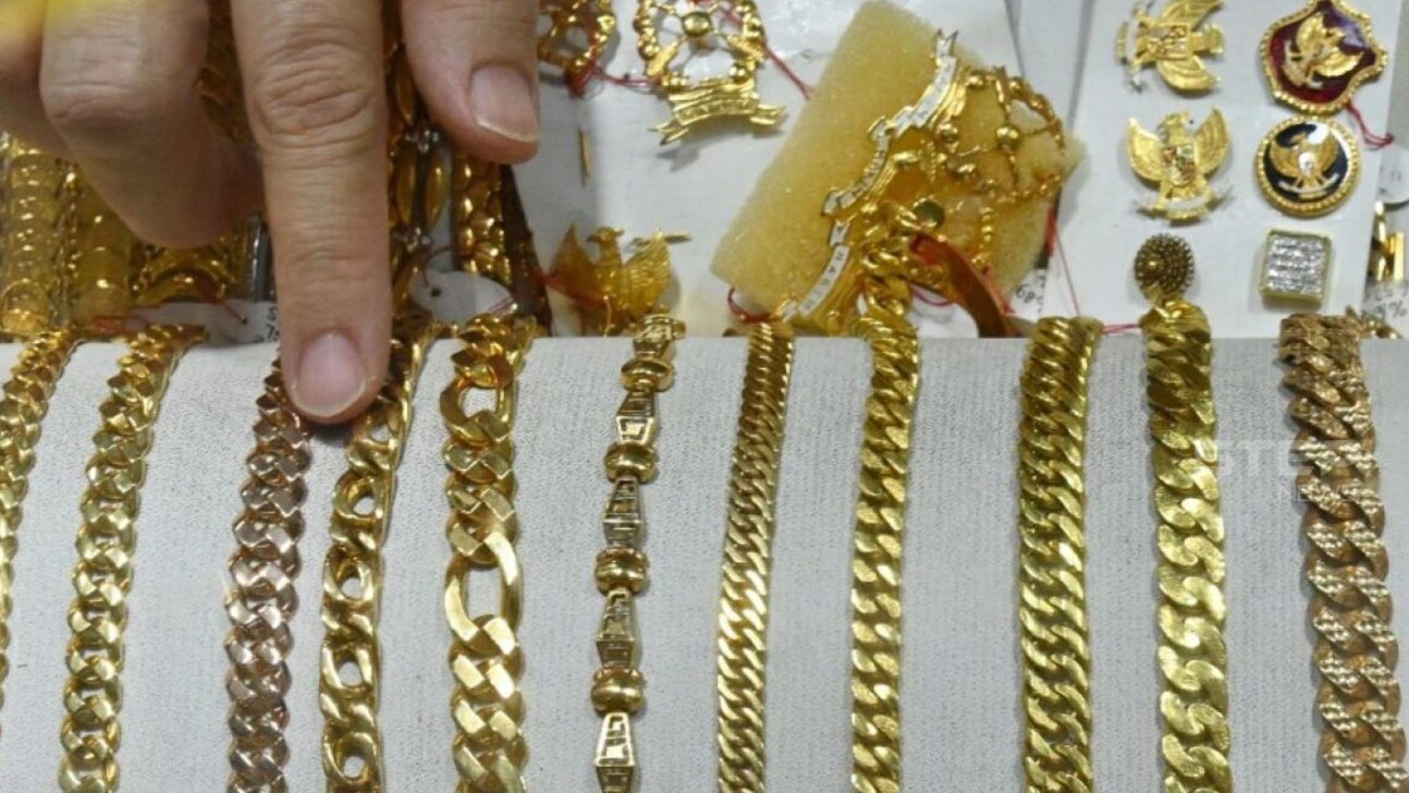 سعر الذهب يقترب من أعلى مستوى قياسي