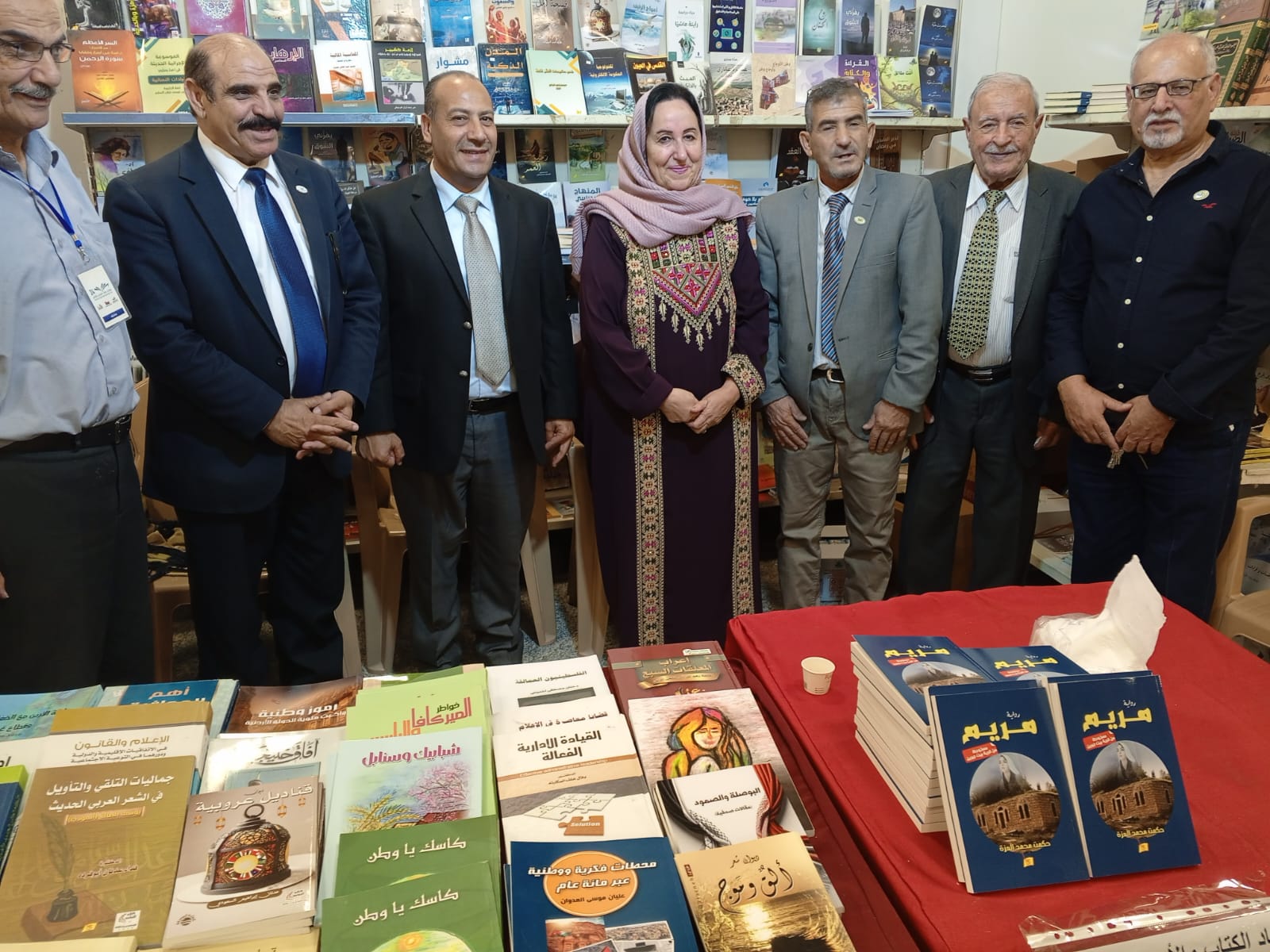 العزة توقع روايتها (مريم)