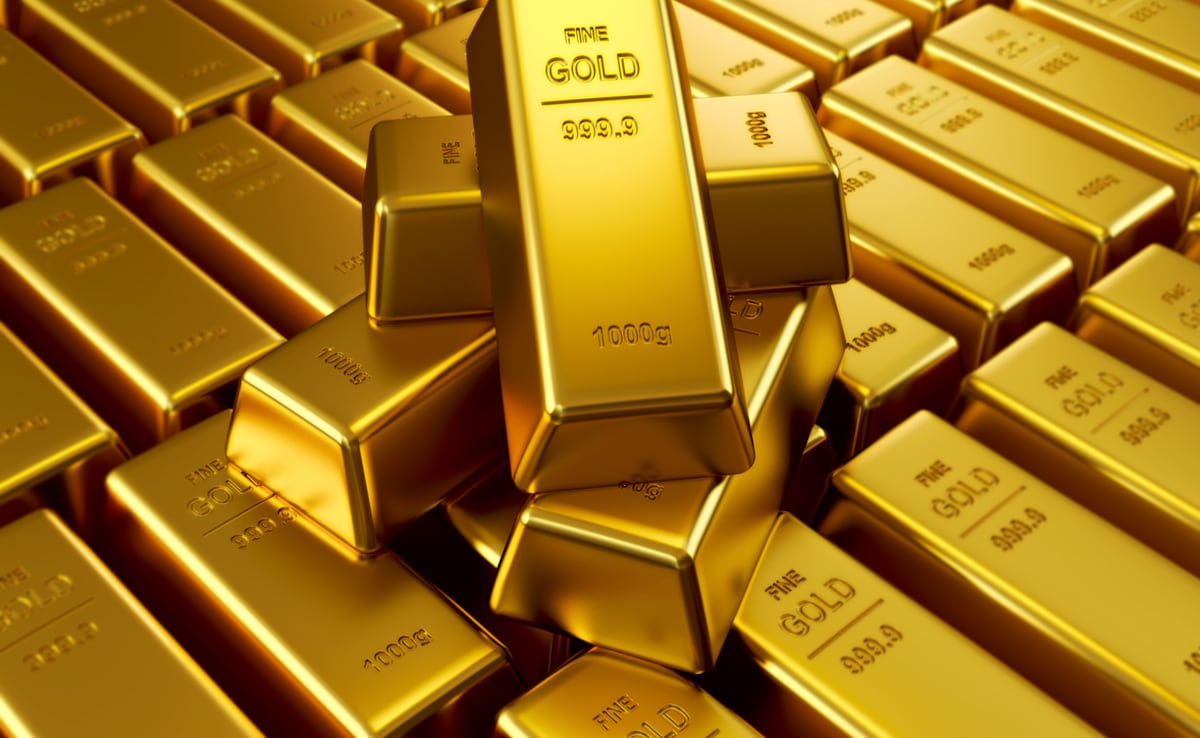 سعر الذهب يقترب من أعلى مستوى قياسي