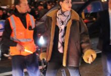 نور عريضة ترفع الكوفية الفلسطينية