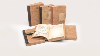 نسخة نادرة من كتاب رحلة إلى الأراضي المقدسة المعروض في أبوظبي