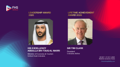 جوائز قمة مستقبل الضيافة 2026 تكرم عبدالله بن طوق المري والسير تيم كلارك