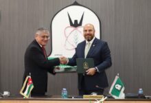 البنك العربي وجامعة اليرموك يوقعان مذكرة تعاون لتعزيز الشمول المالي للطلبة