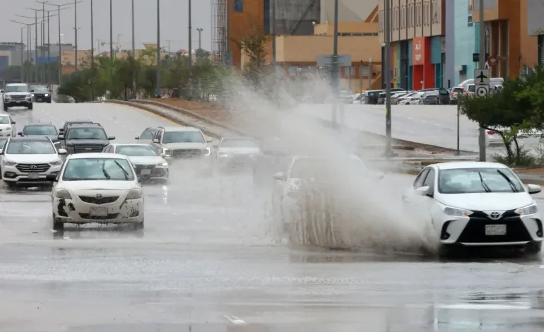 أمطار غزيرة وسيول في السعودية اليوم