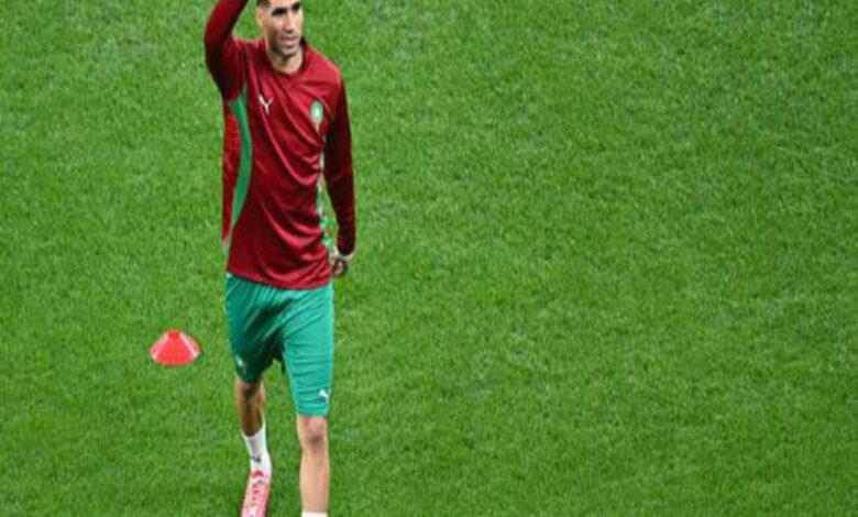 أشرف حكيمي يحتفل بتسجيل ثلاثة أهداف في مباراة باريس سان جيرمان ولوهافر.