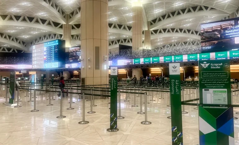 مطار الملك خالد الدولي في الرياض وسط متابعة تطورات الحادث