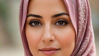 جمال عيون المرأة العُمانية مع الكحل التقليدي والحواجب المحددة بأسلوب طبيعي