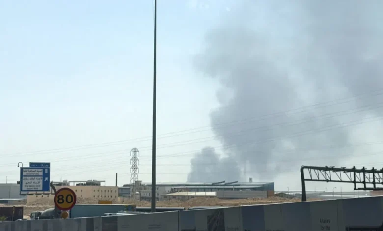 دخان ونيران قرب منشأة أرامكو في الرياض