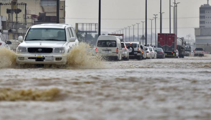 طقس السعودية اليوم وأمطار غزيرة وسيول في عدة مناطق