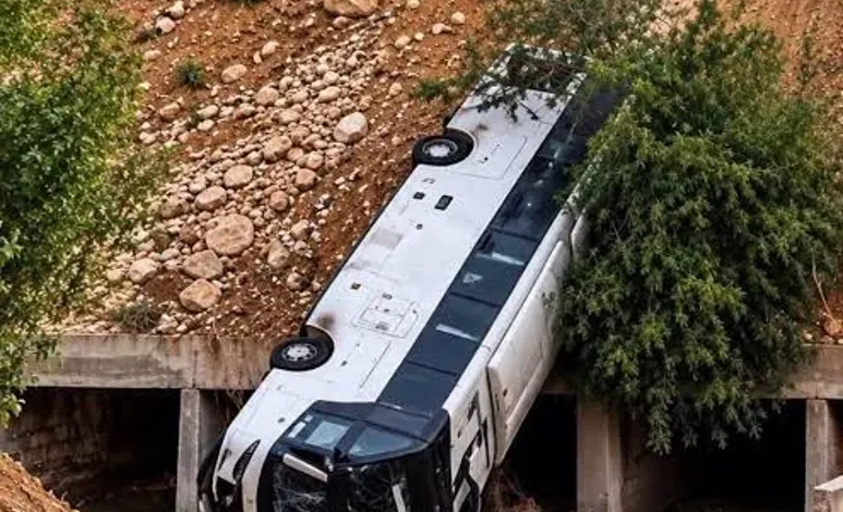 وفاة المهندسة مرح أبو حمور إثر حادث انقلاب حافلة على طريق المطار